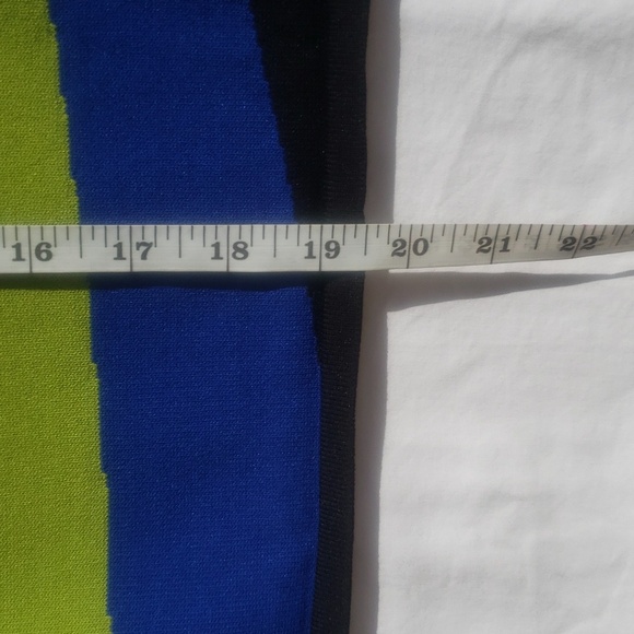 Womens multi color top. - Picture 8 of 10